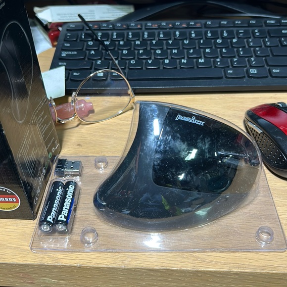 Perixx Perimice-513N Ergonomical Vertical Mouse, Black, Right hand NEW - Picture 2 of 3